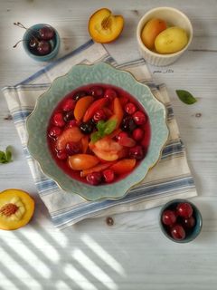 عکسی از دستور کمپوت چند میوه فوری 🍑🍒🥫