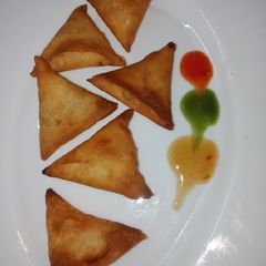A picture of Chicken veggies Samosay.