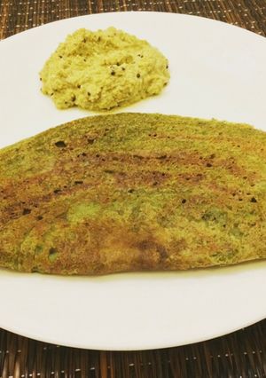 A picture of Green moong dal dosa.