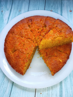 A picture of Semolina and carrot cake.