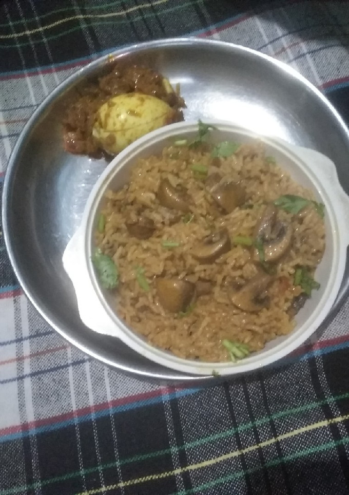 ஸ்டீட் புட் ஸ்டைல் காளான் பிரியாணி செய்முறை முக்கிய புகைப்படம்