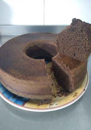 Una foto de Bizcochuelo de chocolate hecho con Nesquik súper esponjoso 👩‍🍳