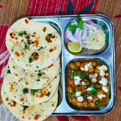 A picture of Kulcha Naan with Chole.