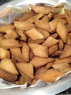 शक्करपारा(shakkarpara, recipe in Hindi) रेसिपी मुख्य फोटो