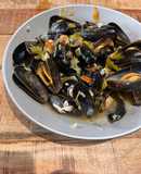 Mussels with leeks, white whine and Greek oregano!