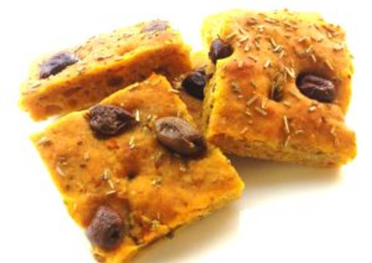 Focaccia alla zucca con olive taggiasche e rosmarino