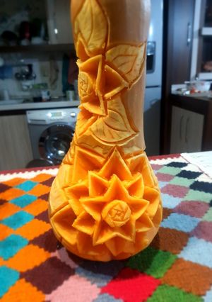 عکسی از دستور حکاکی رو کدو برای شب یلدا 😍🍉