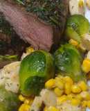Súper Roast Beef en ciboulette, coles de Bruselas, palmito y choclo