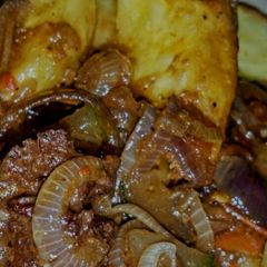 A picture of Fried sweet potatoes with beef sauce.