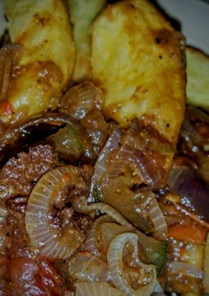 A picture of Fried sweet potatoes with beef sauce.