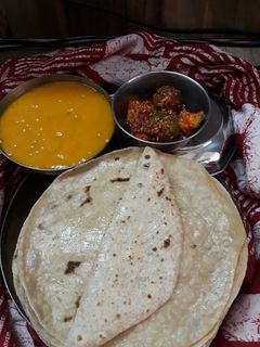 બે પડી રોટલી (Be Padi Rotli Recipe In Gujarati) રેસીપી મુખ્ય ફોટો