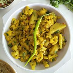 A picture of Aaloo Gobhi (Cauliflower Potato Veg In Restaurant Style).