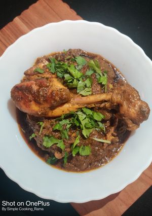 A picture of Spinach Chicken with Coconut Milk.
