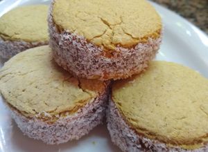 Una foto de Alfajores de amaranto y coco