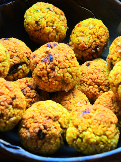 Una foto de Bolitas de cuscús y alubias 🧆