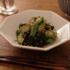 A picture of Cucumber and Wakame (sea weed) in Vinegar - Japanese #vegan.