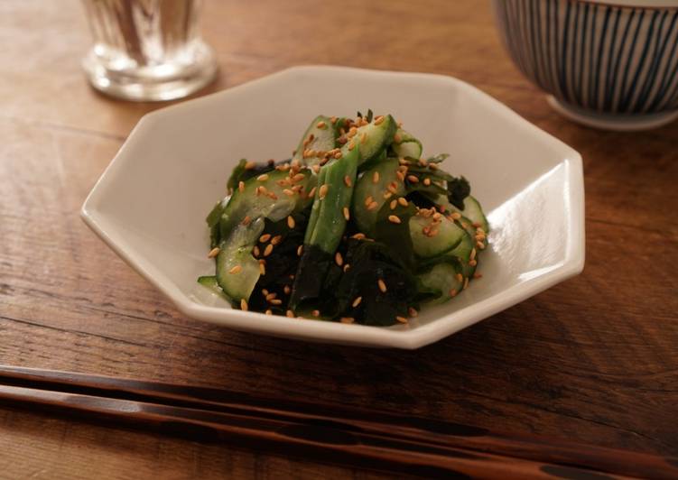 Cucumber and Wakame (sea weed) in Vinegar