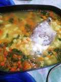 Sopa de verduras con carne entera, rellena de queso frezco