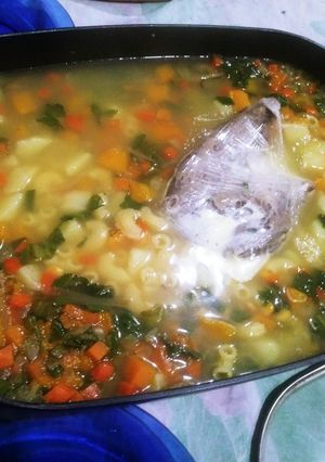 Una foto de Sopa de verduras con carne entera, rellena de queso frezco