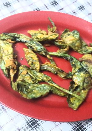 A picture of Crispy Spinach leaves.