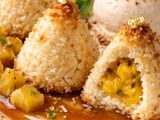 Rochers de Coco com Abacaxi Flambado ao Rum