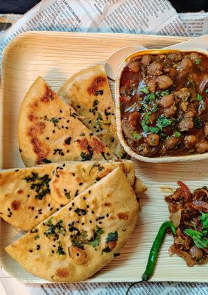 A picture of Street style Chole kulcha (No Maida, no yeast).
