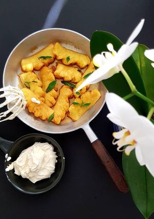 A picture of Spicy grilled Pineapple with Coconut Cream.