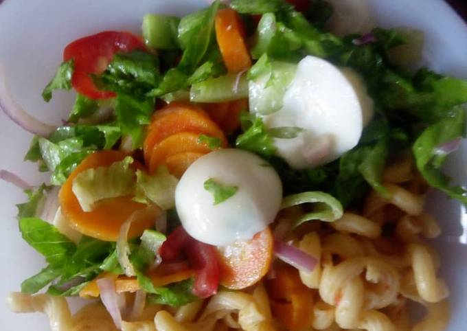 Pasta twist with Vegetable salad