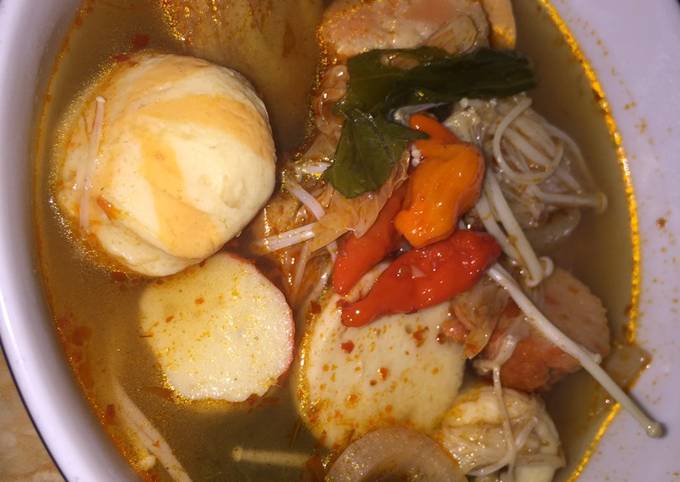 Tomyum Baso Seafood Simple