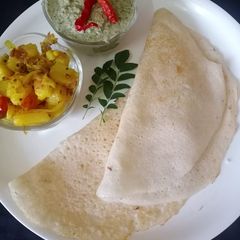 A picture of Masala Dosa and chutney.