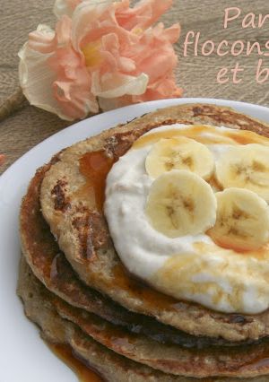 Une photo de Pancakes aux flocons d'avoine et banane