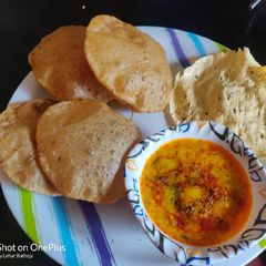 A picture of Dal and puri.