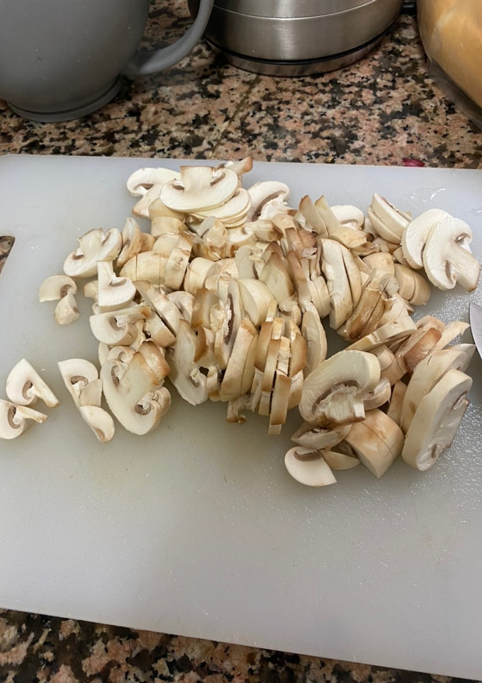 Una foto de Salsa de champiñones y zanahorias