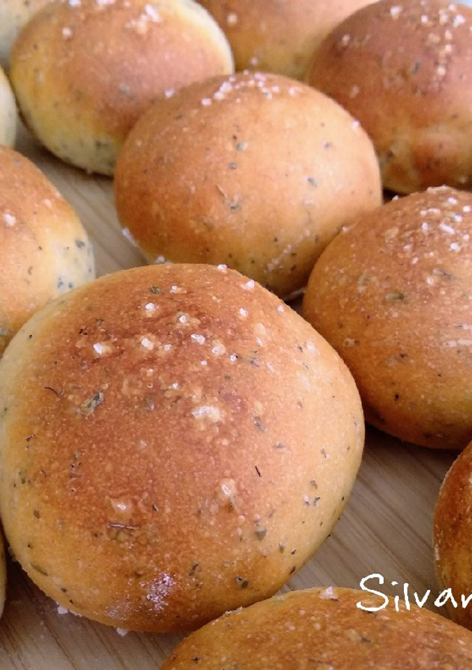 Una foto de 94.🍞Bollitos de leche con orégano amasados en panificadora🌿