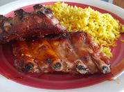Una foto de costillar con miel y mostaza