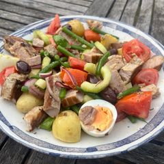 A picture of Salade Niçoise - Nice salad.
