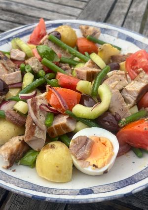 A picture of Salade Niçoise - Nice salad.