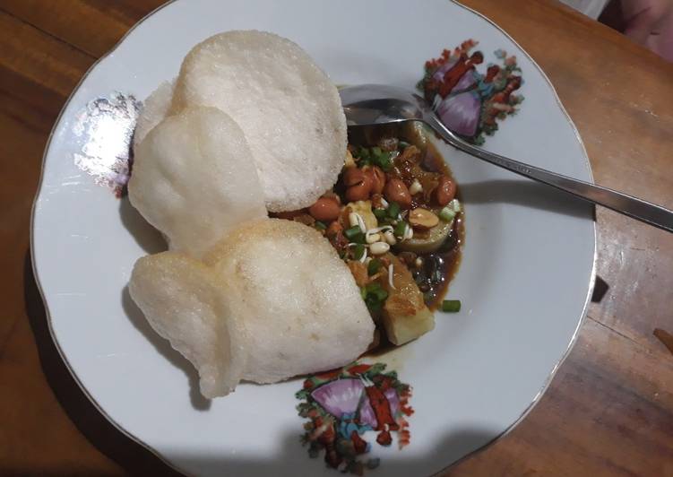 Lontong tahu stasiun Tulungagung