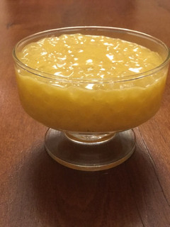 Una foto de Postre de mango-maracuyá con perlas de sagú