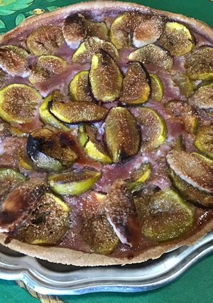 Une photo de Tarte aux figues et groseilles rouges (pâte brisée épeautre groseilles)