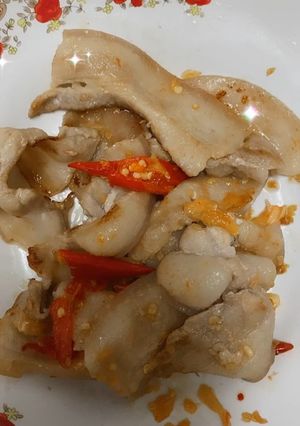 รูปของ ผัดพริก กระเทียม สามชั้น คีโต keto ทำง่าย