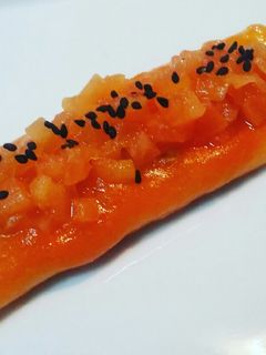 Una foto de Canelón de mejillones en escabeche con salsa americana