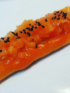 Una foto de Canelón de mejillones en escabeche con salsa americana