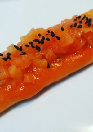 Una foto de Canelón de mejillones en escabeche con salsa americana