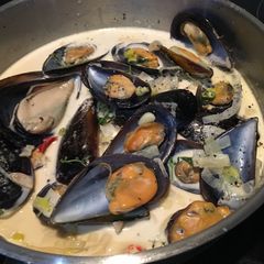 Cream sauce and mussels A picture of Cream sauce and mussels.