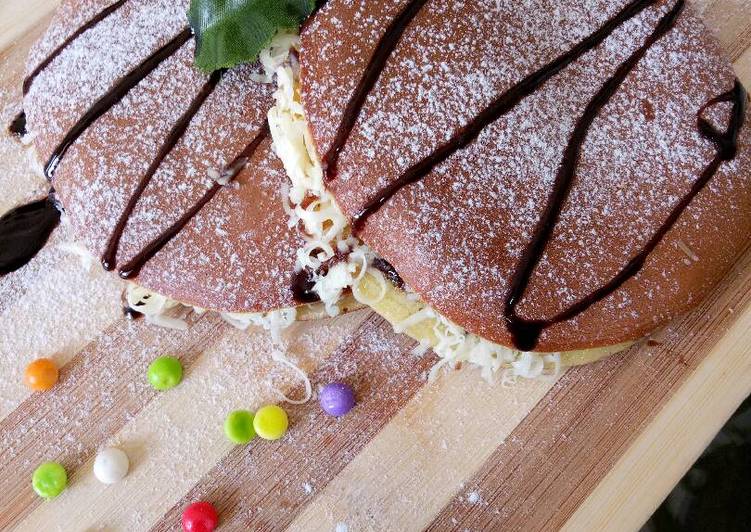 Dorayaki selai cokelat keju
