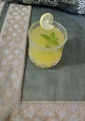 A picture of Fresh Pineapple juice.