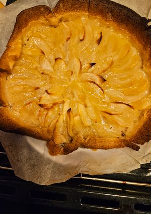 A picture of Caramelized Apple and Pear Tart with Honey.