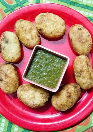 A picture of Suji matar cutlet.