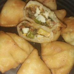 A picture of Cheesy Samosa.